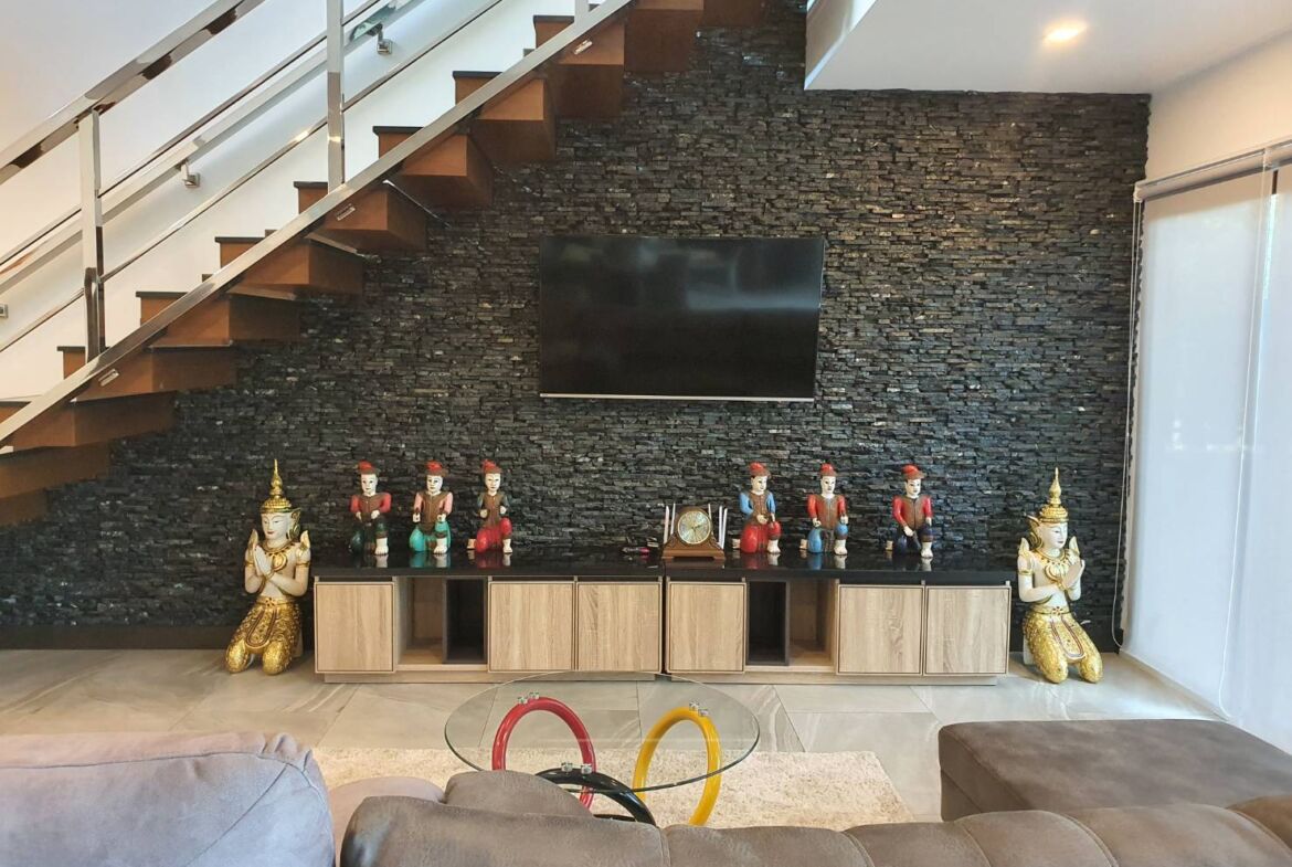 Pet-friendly 3-Bedroom House with Communal Pool