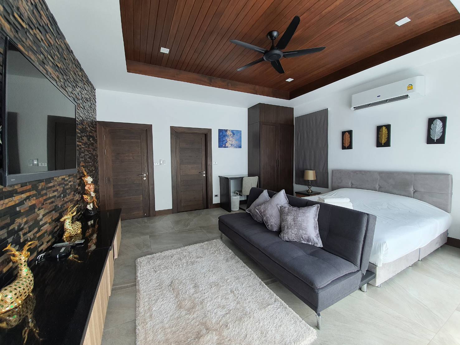Pet-friendly 3-Bedroom House with Communal Pool