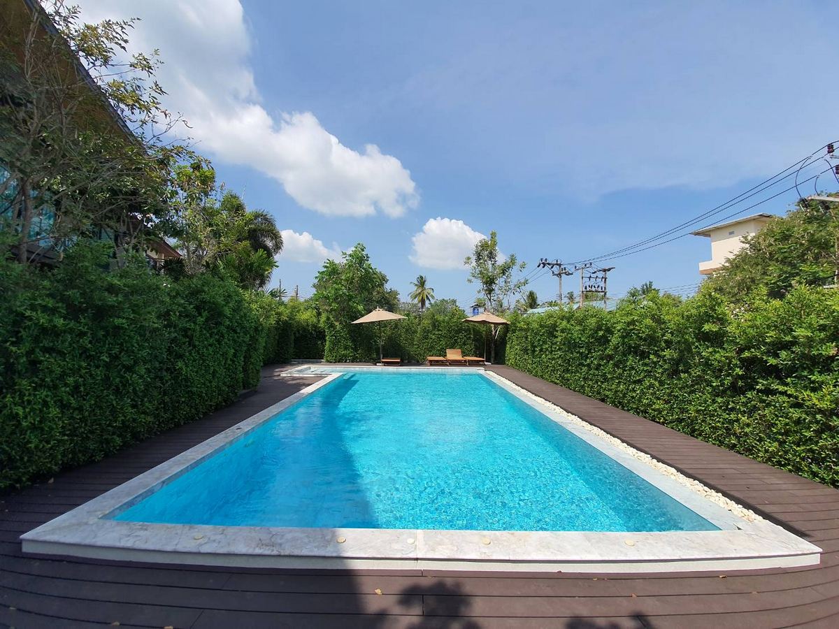 Pet-friendly 3-Bedroom House with Communal Pool