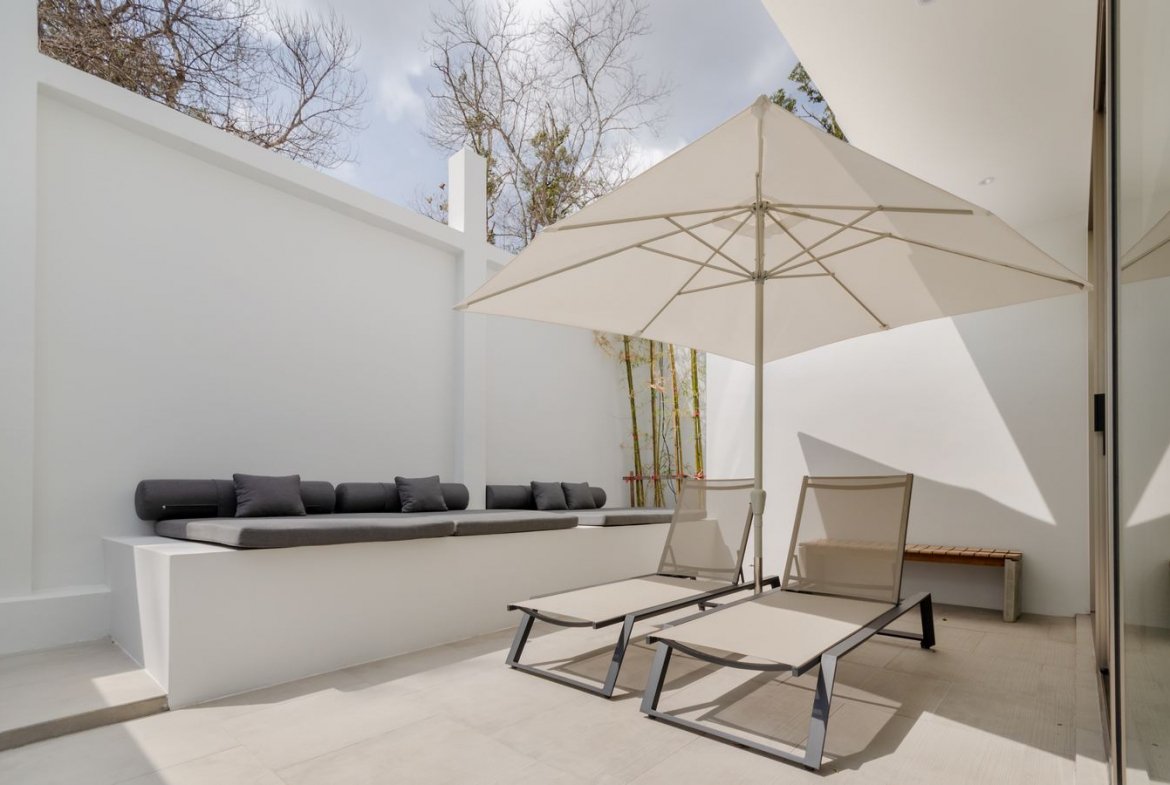 A Marvelous Modern Minimal Pool Villa