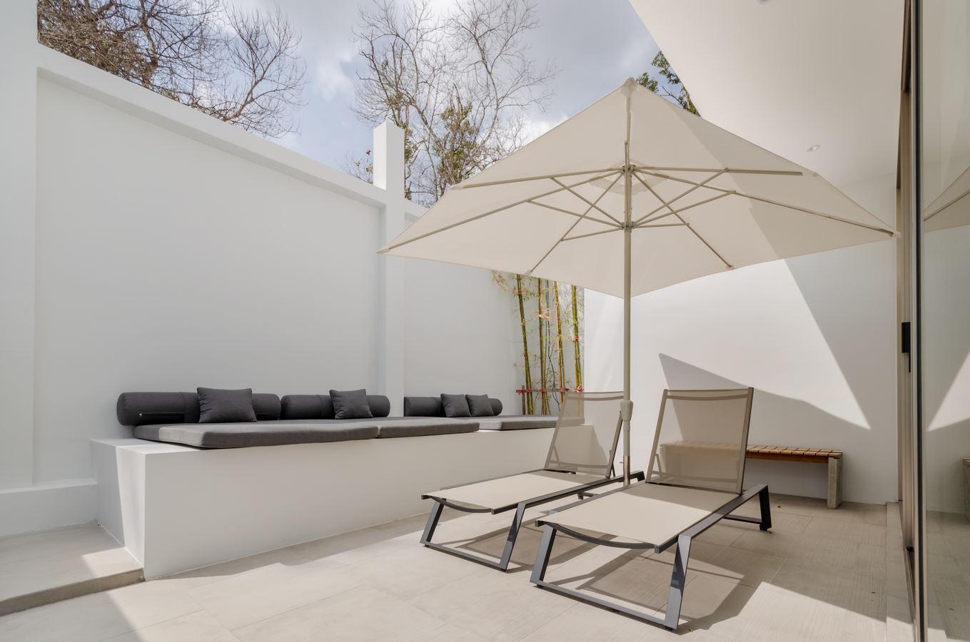 A Marvelous Modern Minimal Pool Villa