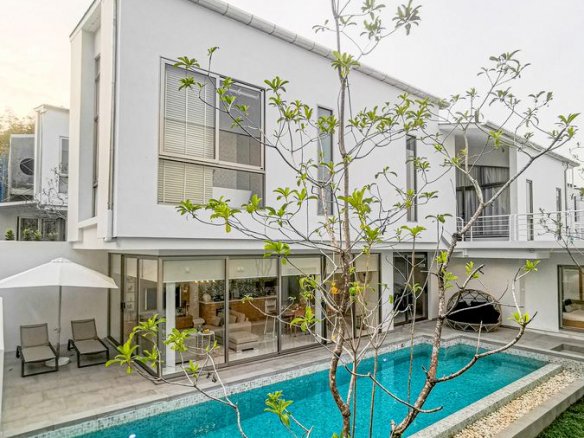 A Marvelous Modern Minimal Pool Villa