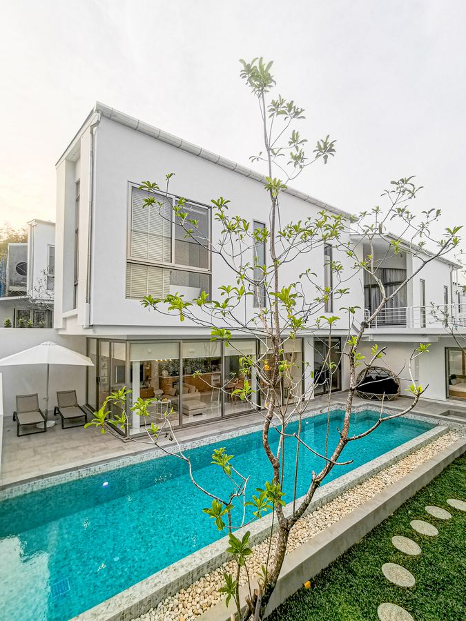 A Marvelous Modern Minimal Pool Villa