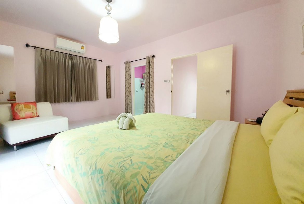 Bright & Shining Townhouse in Patong