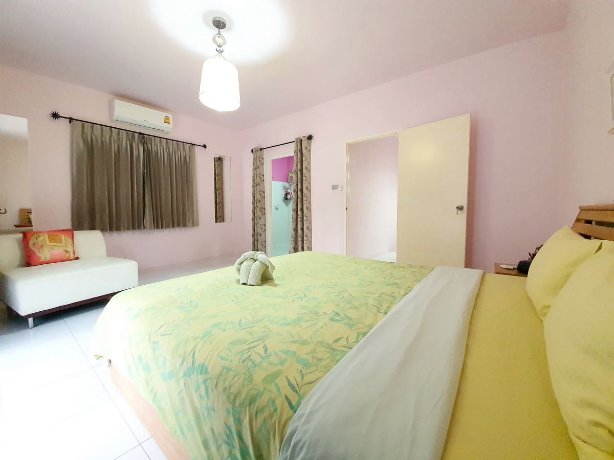 Bright & Shining Townhouse in Patong