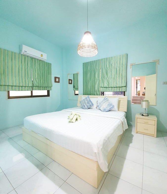 Bright & Shining Townhouse in Patong