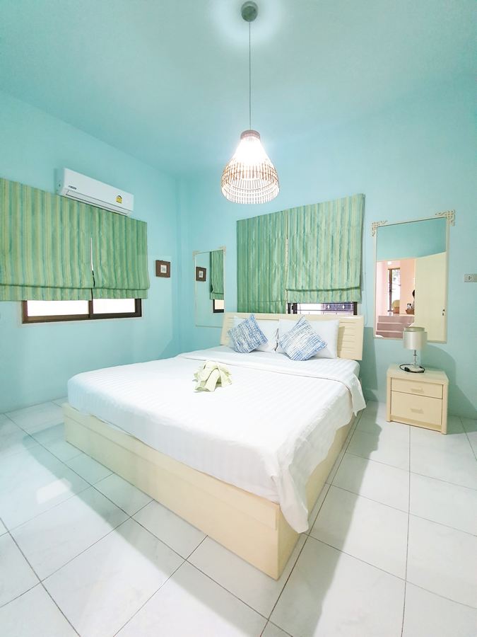 Bright & Shining Townhouse in Patong