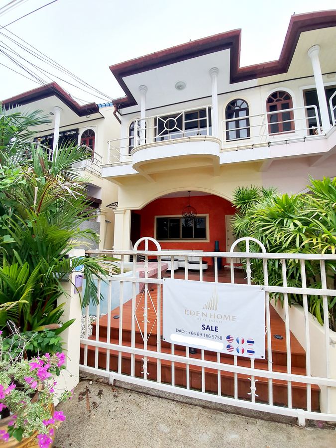 Bright & Shining Townhouse in Patong