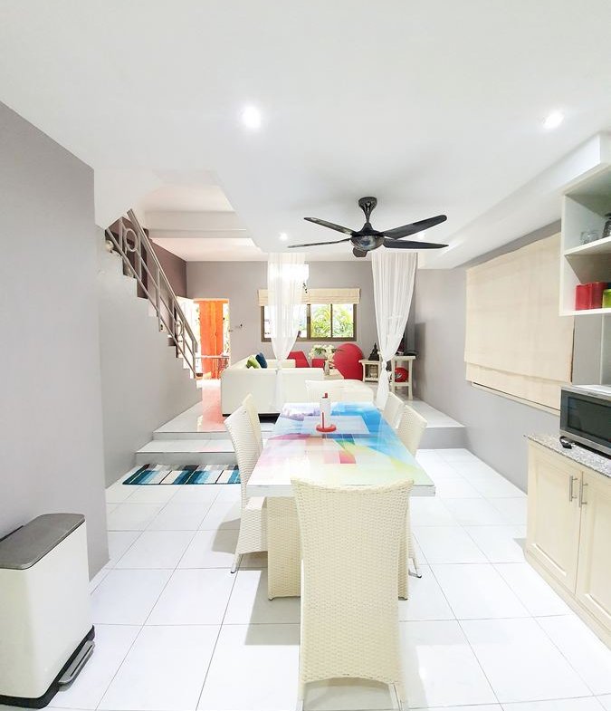 Bright & Shining Townhouse in Patong