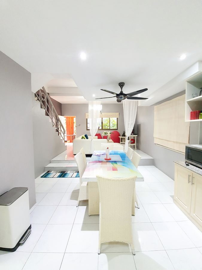 Bright & Shining Townhouse in Patong