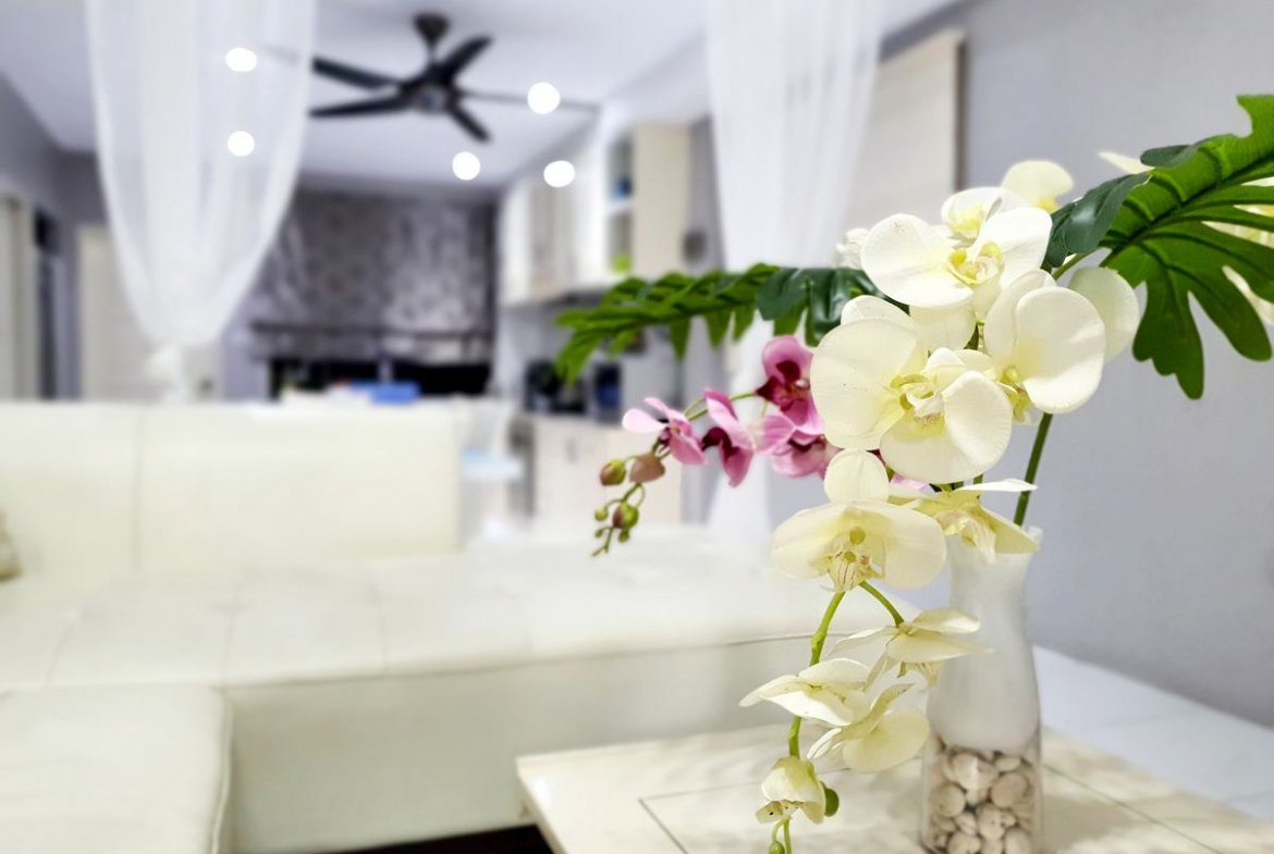 Bright & Shining Townhouse in Patong