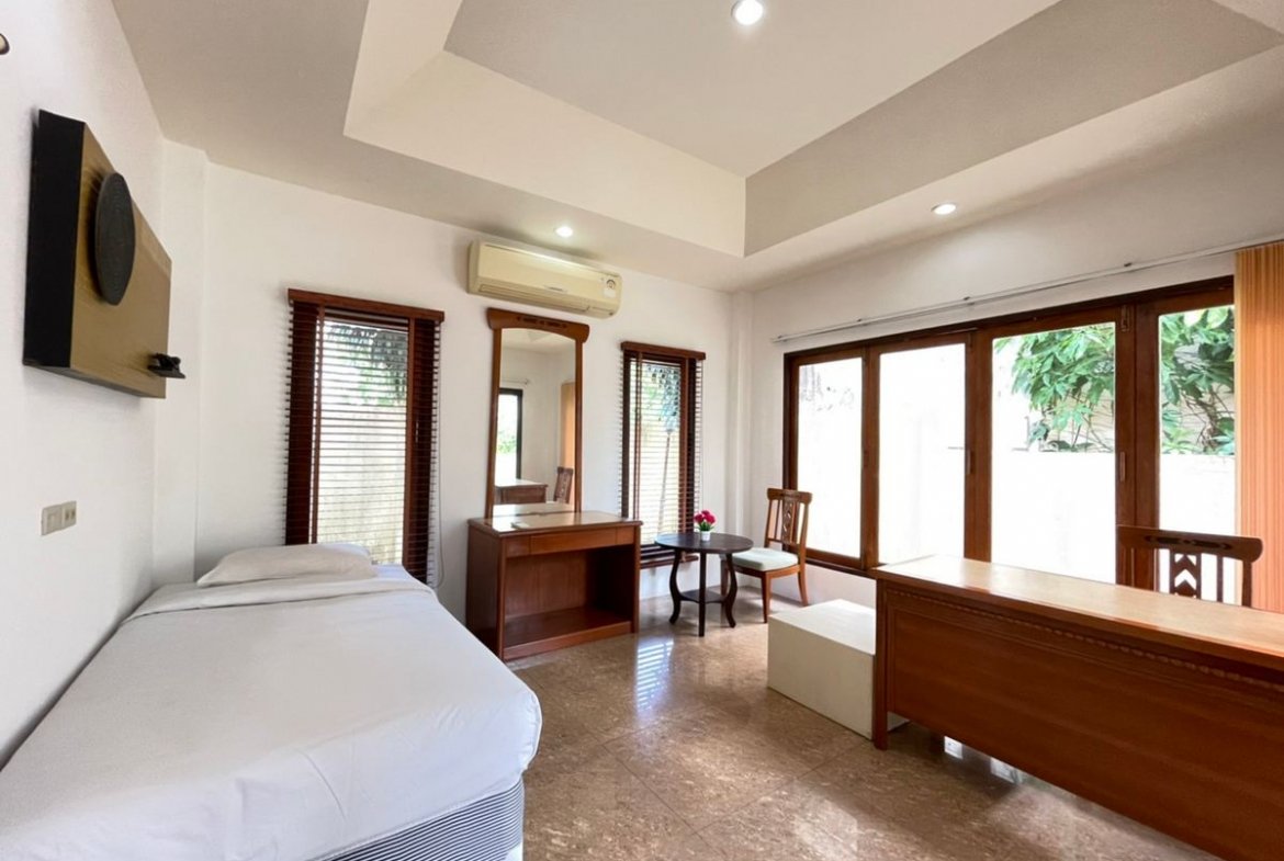 The compact pool villa in Rawai