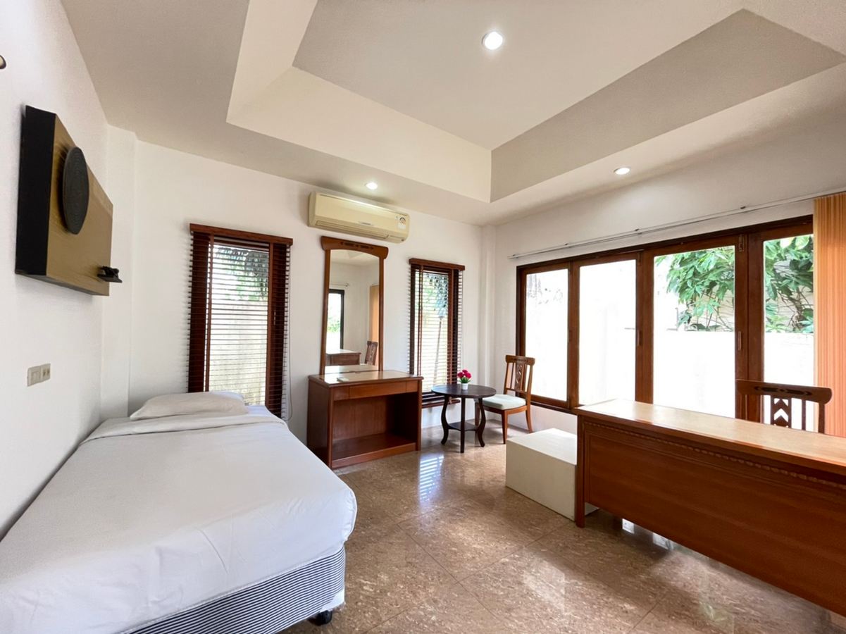 The compact pool villa in Rawai