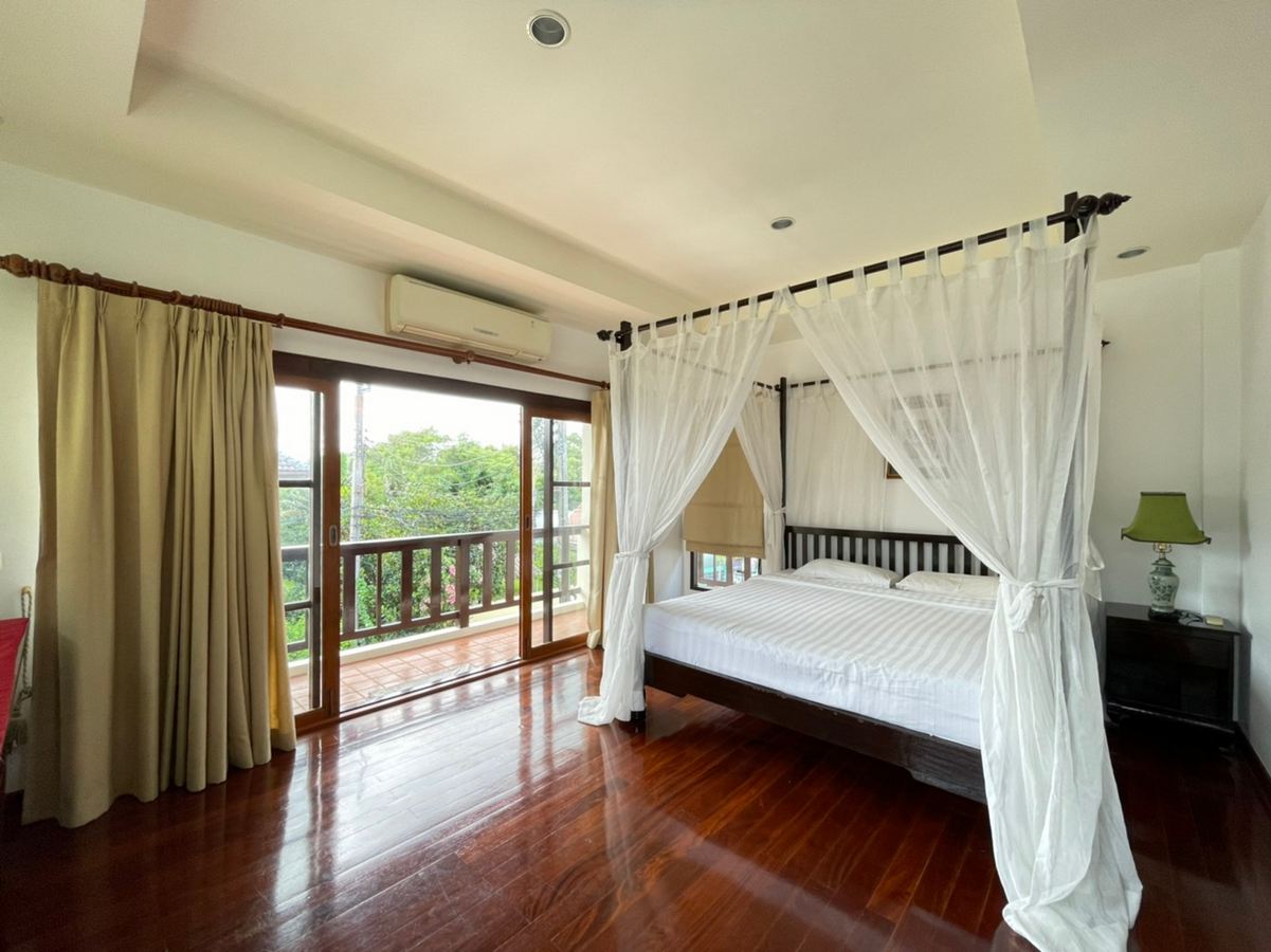 The compact pool villa in Rawai