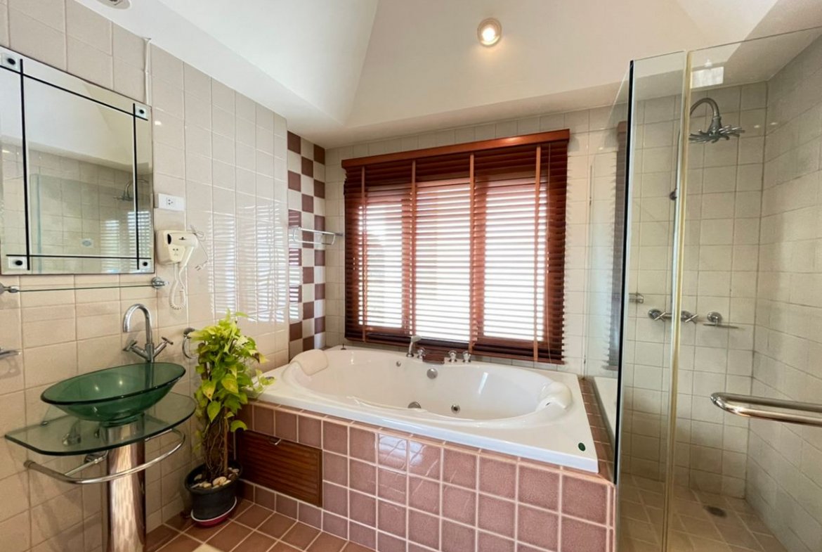 The compact pool villa in Rawai