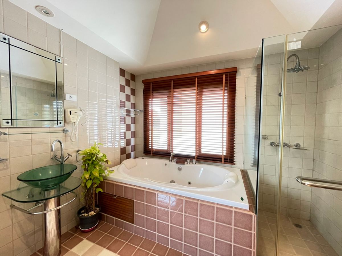 The compact pool villa in Rawai