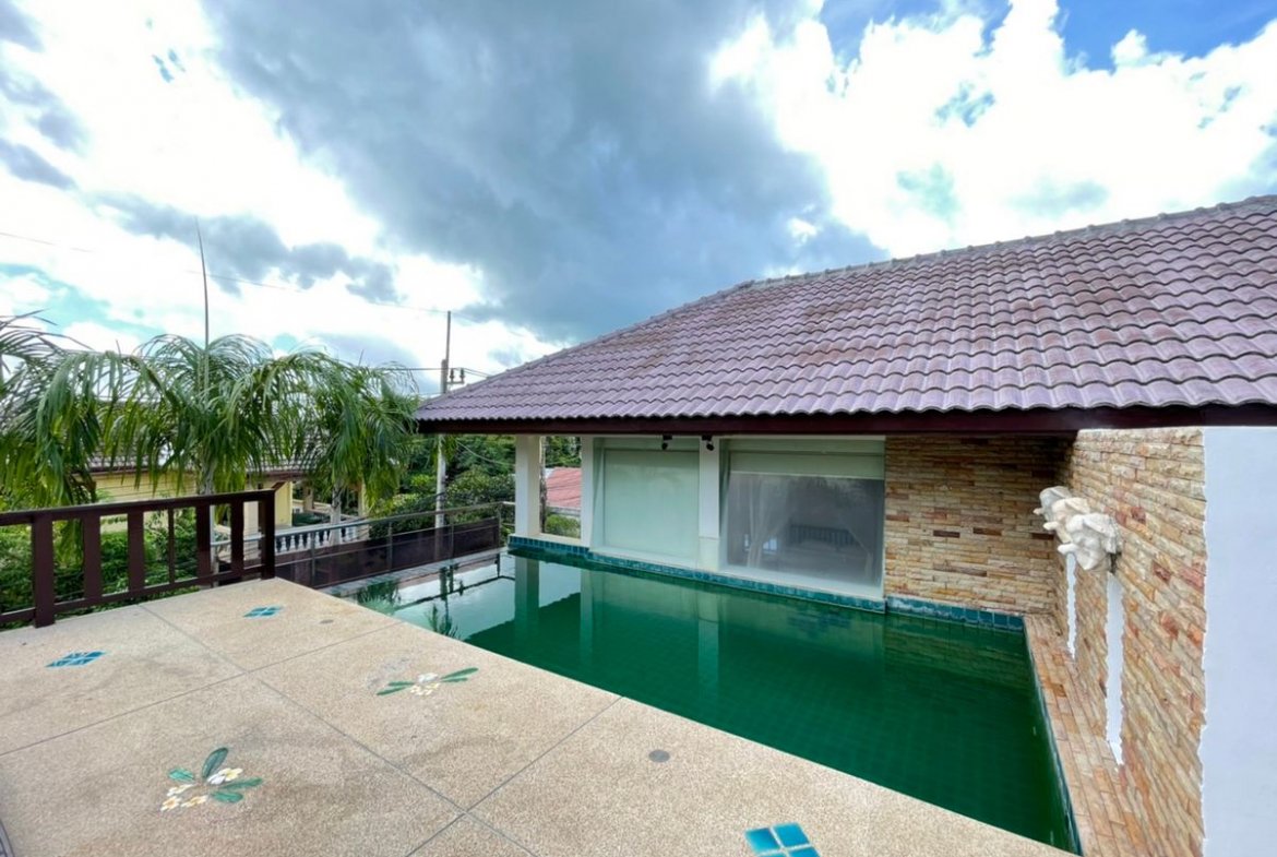 The compact pool villa in Rawai