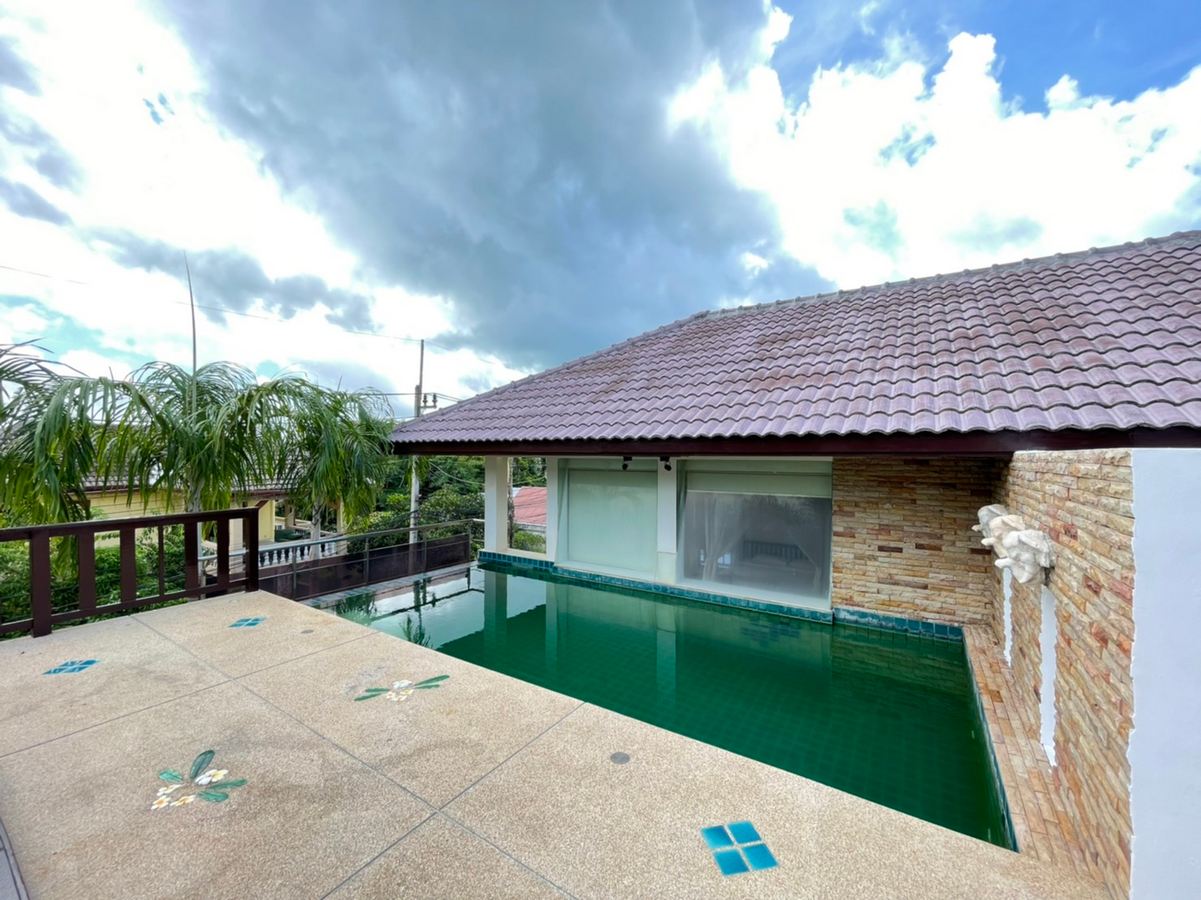 The compact pool villa in Rawai