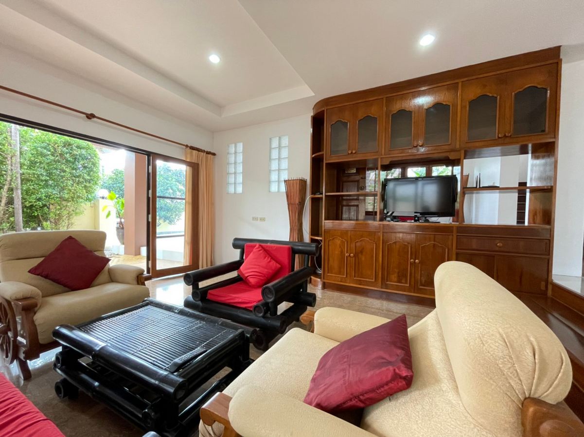 The compact pool villa in Rawai