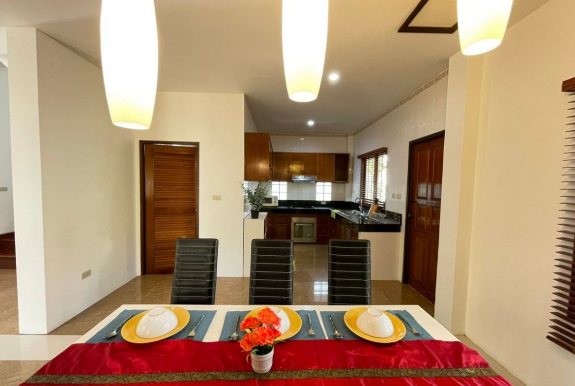 The compact pool villa in Rawai