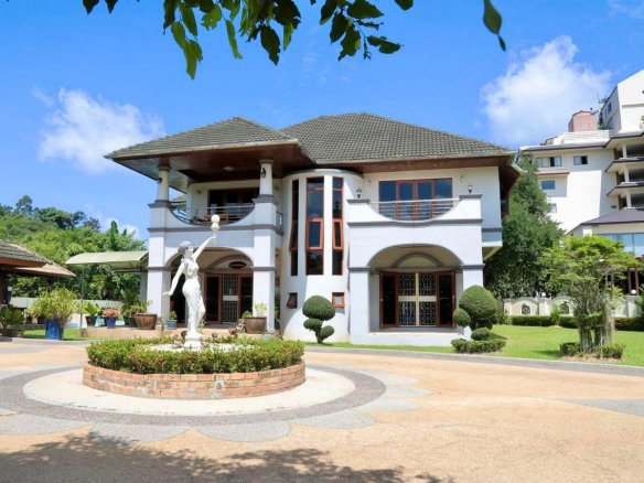 Gigantic House Kathu