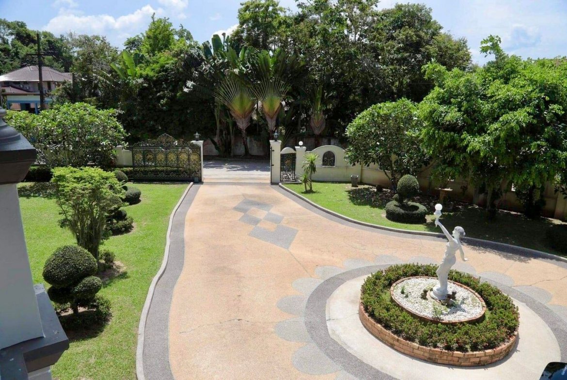 Gigantic House Kathu