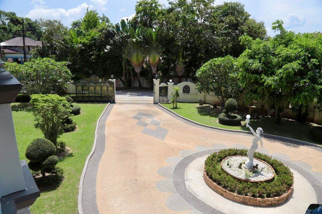 Gigantic House Kathu