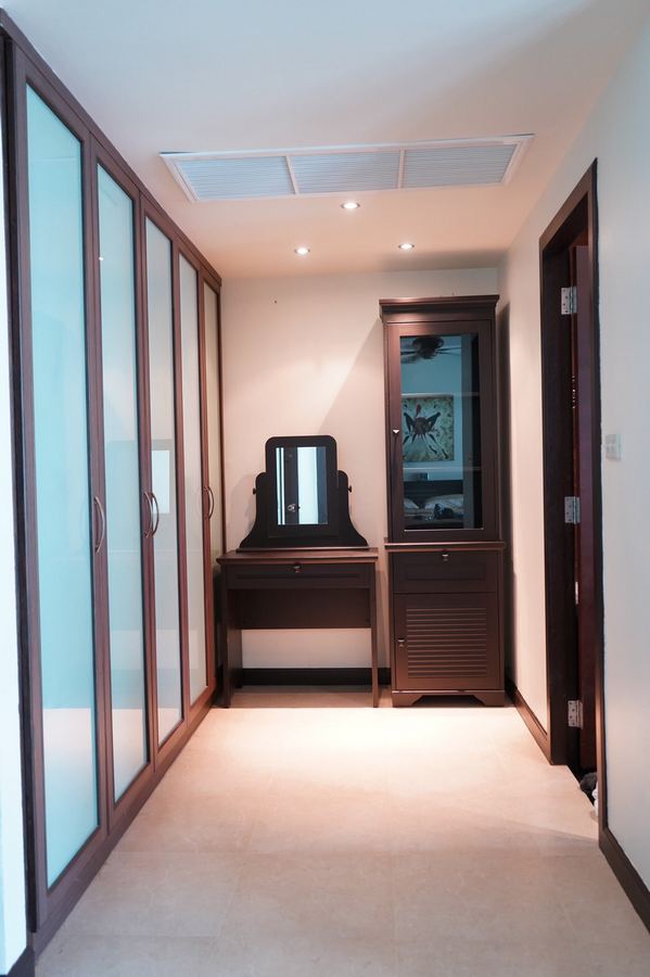 Modern House Karon