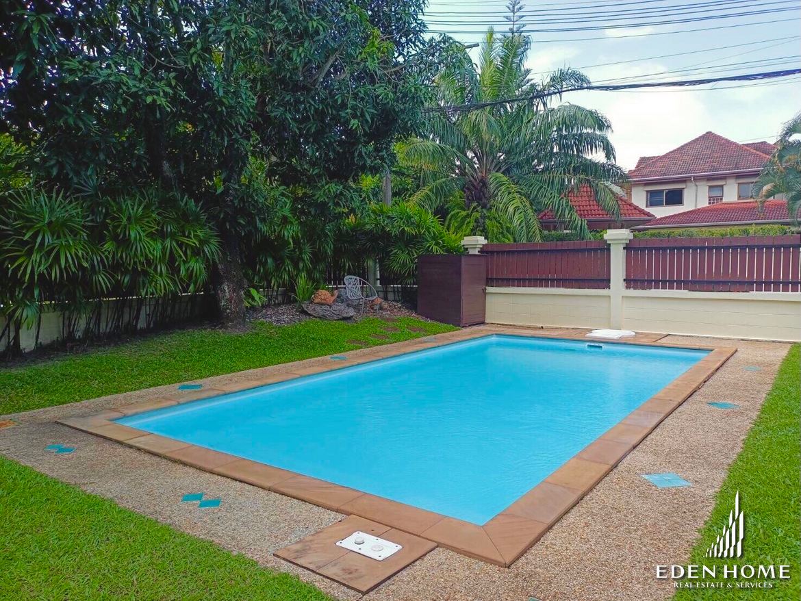 Thai Décor Pool House