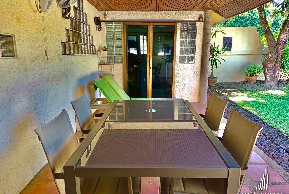 Thai Décor Pool House