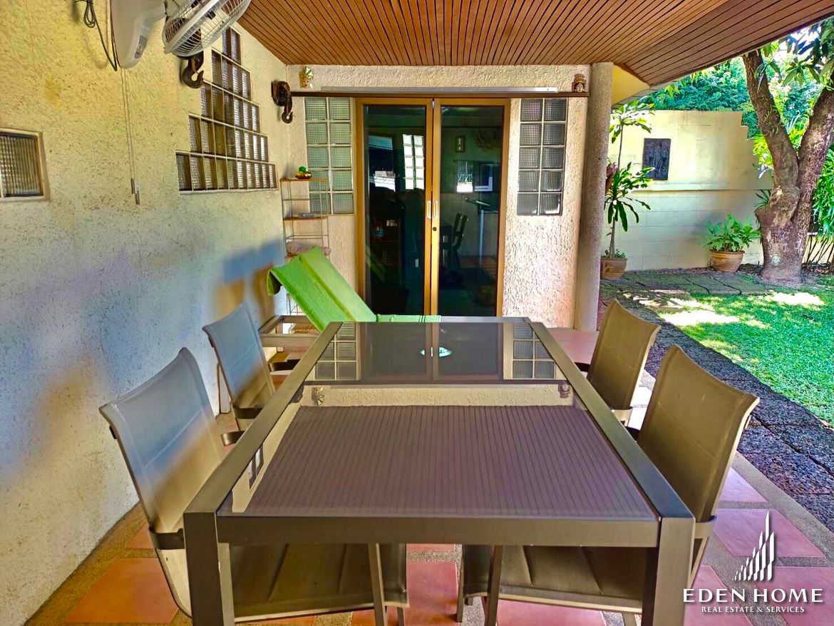 Thai Décor Pool House