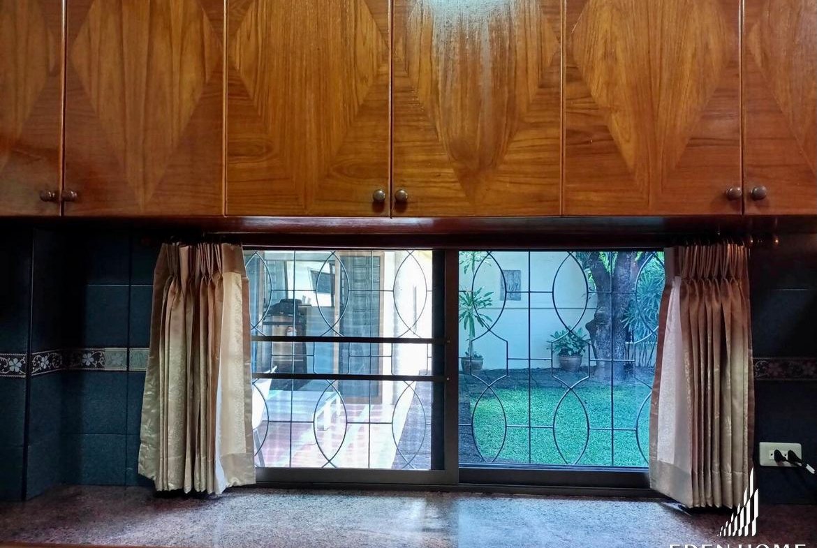 Thai Décor Pool House