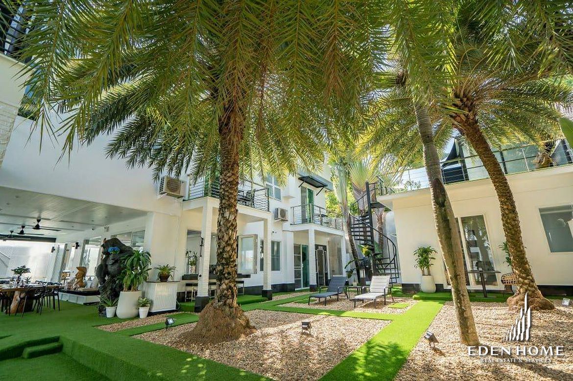 The Luxury Hollywood style.