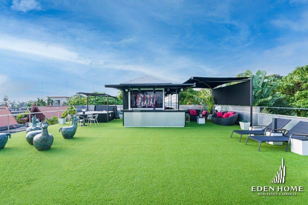 The Luxury Hollywood style.
