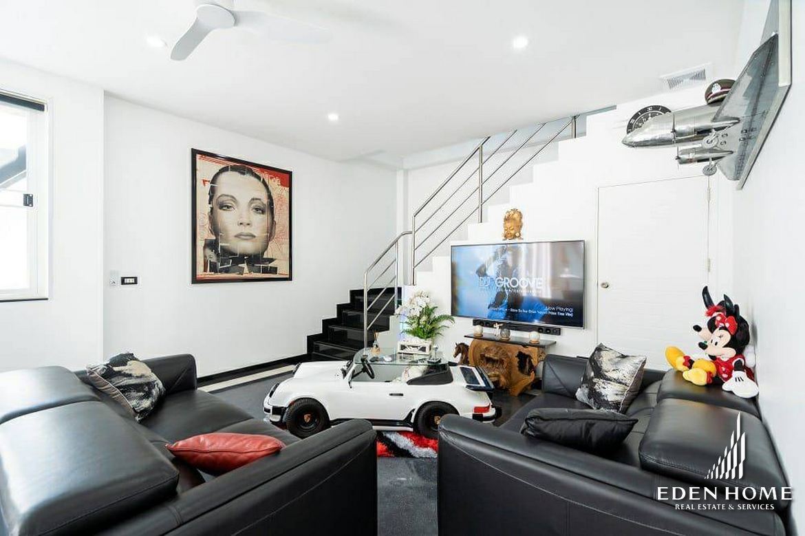 The Luxury Hollywood style.