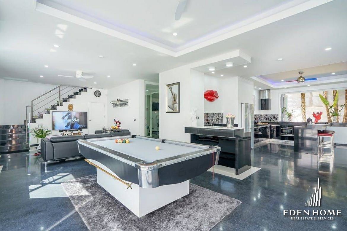 The Luxury Hollywood style.
