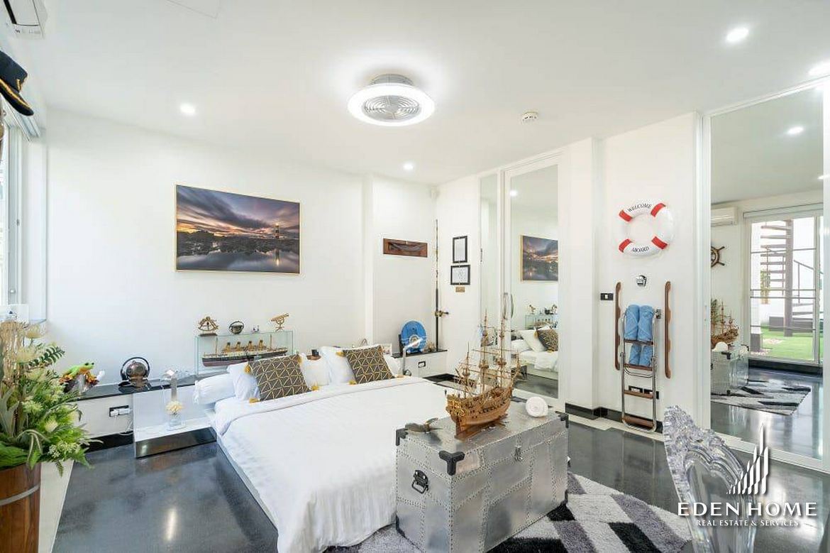 The Luxury Hollywood style.