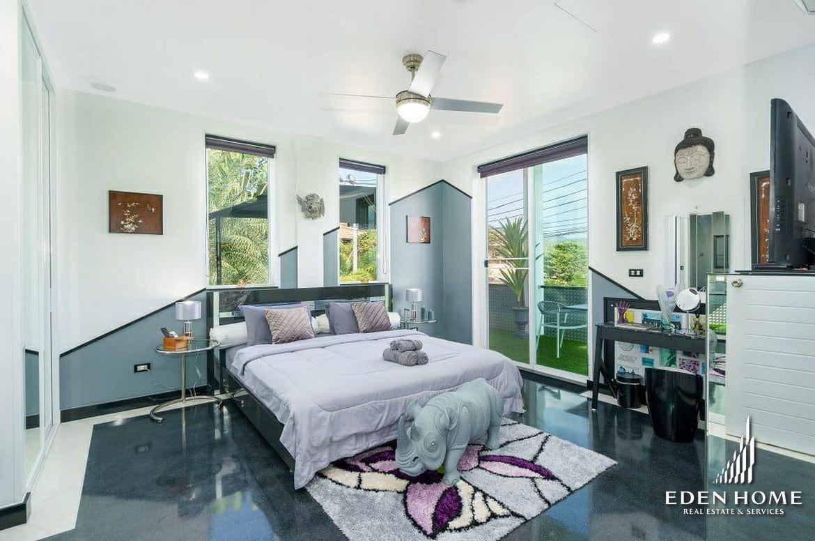 The Luxury Hollywood style.