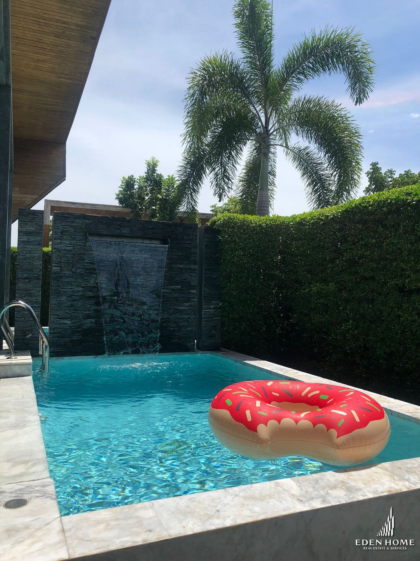 A comfy pool villa
