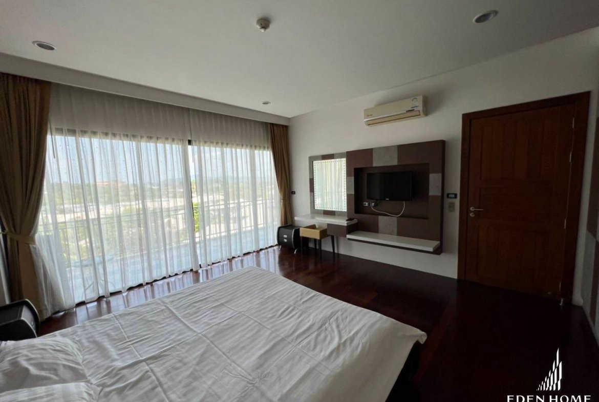 The Lakeview Condo