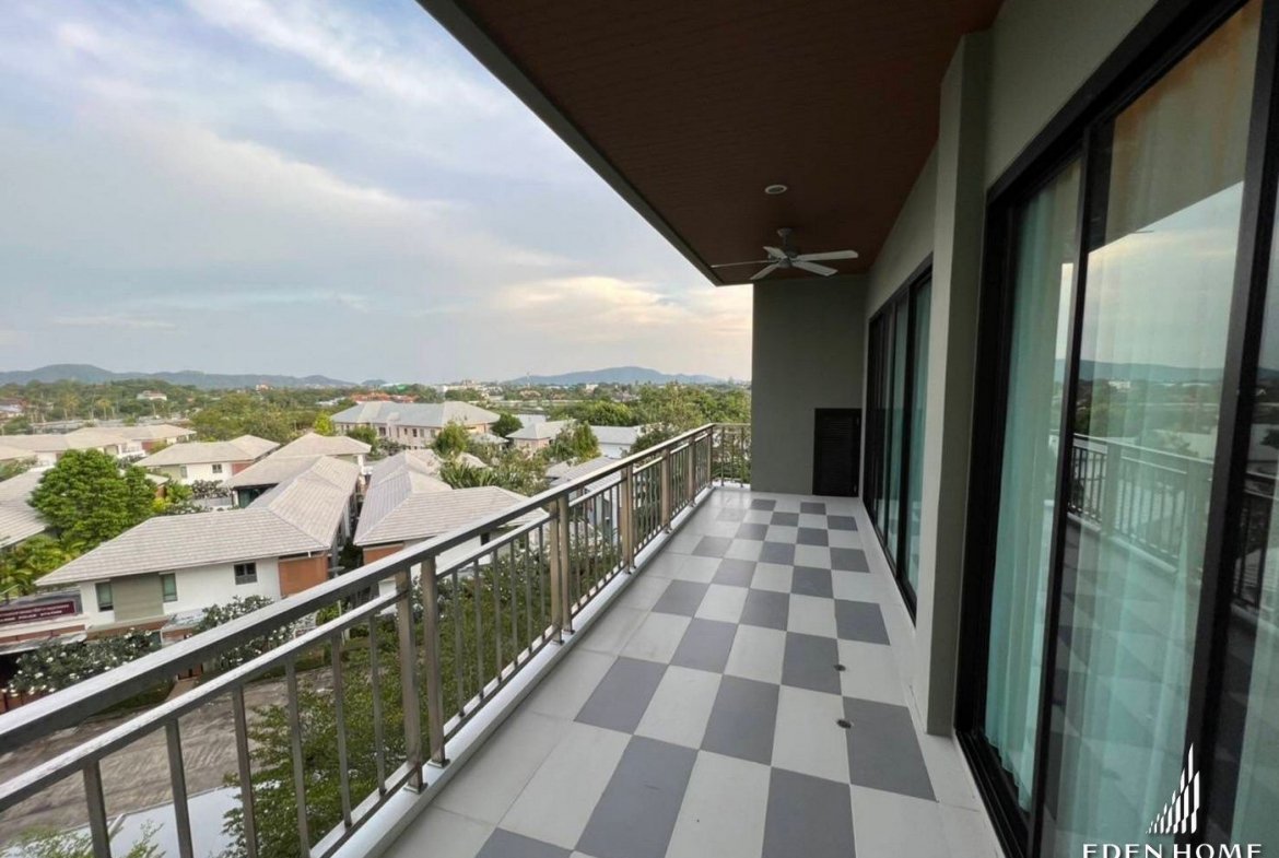 The Lakeview Condo