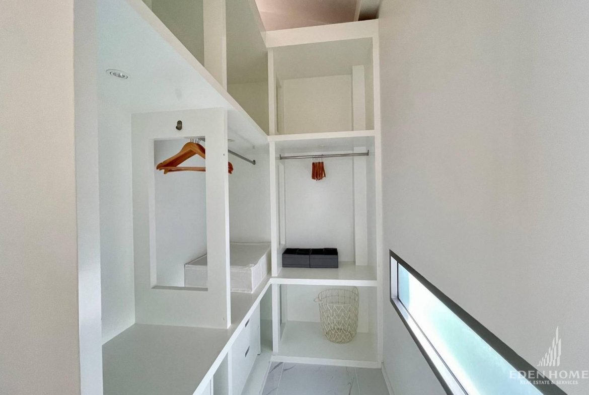 The Minimal Modern Pool Villa