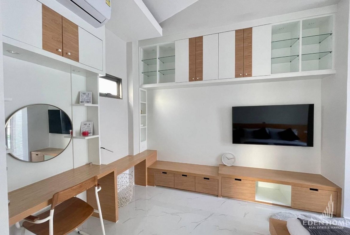 The Minimal Modern Pool Villa