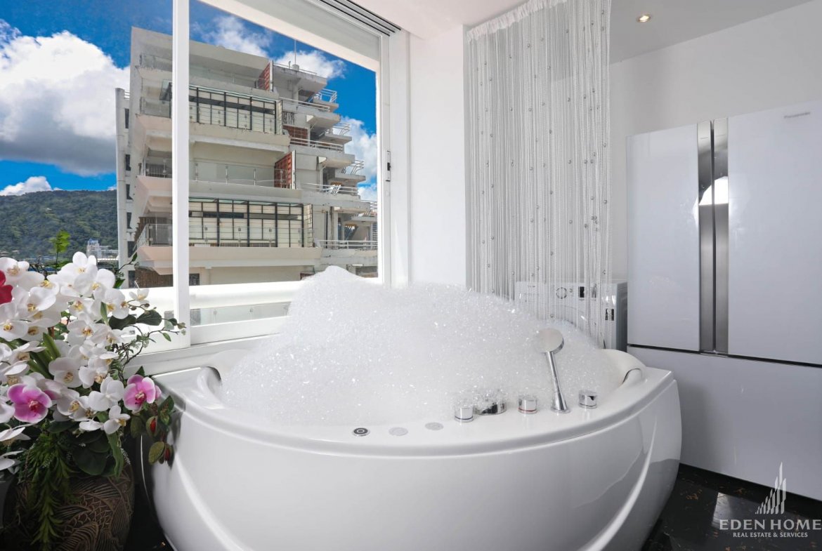 Luxury Sea View condominium in the heart of Patong
