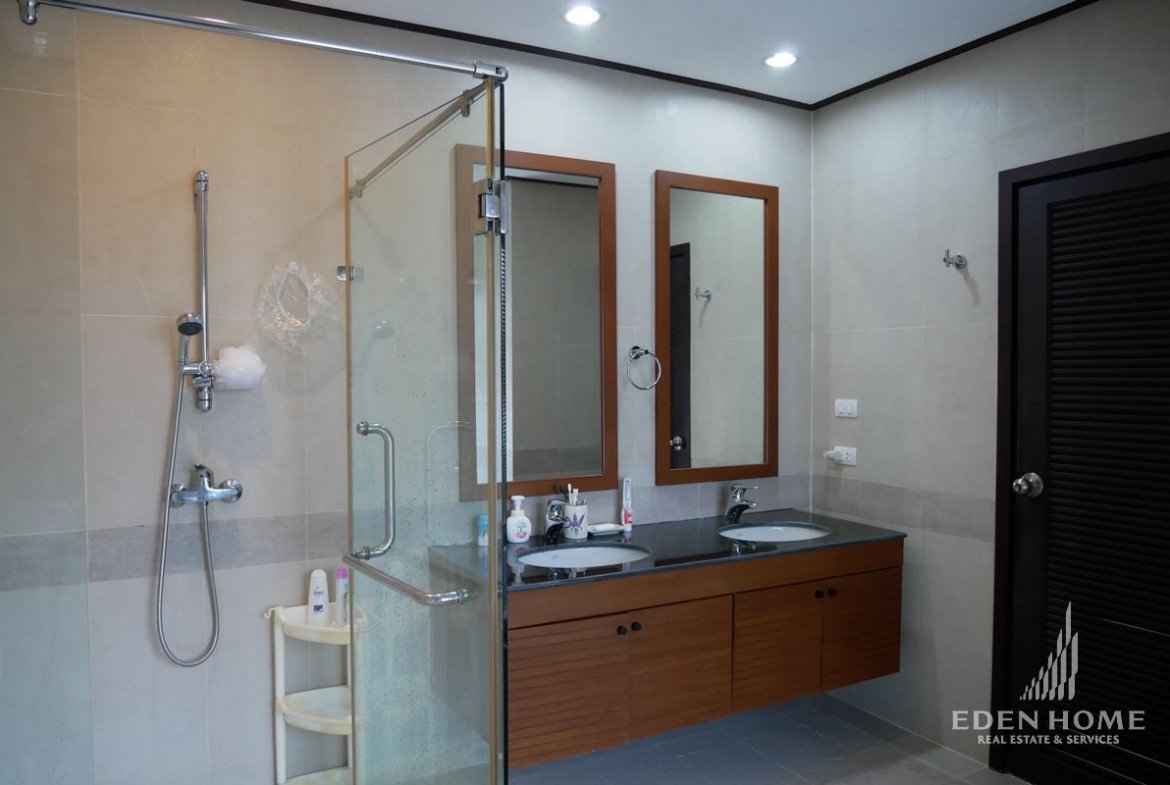 Urgent! A condominium in Kathu for Rent and Sale !!