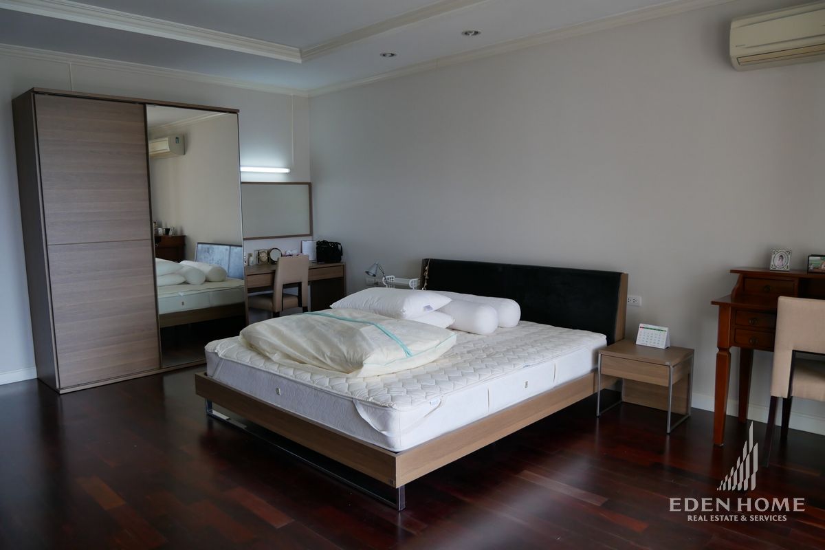 Urgent! A condominium in Kathu for Rent and Sale !!