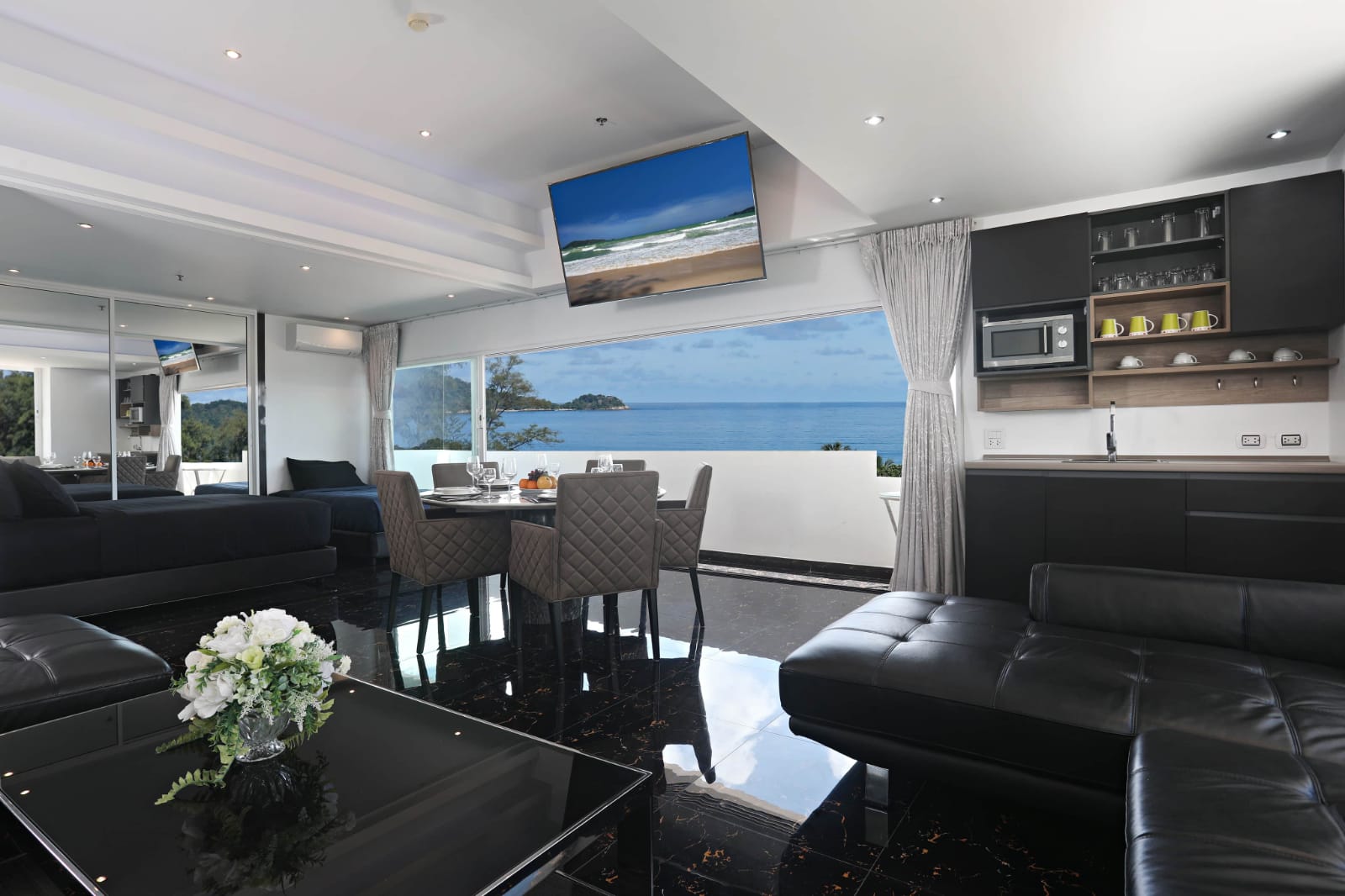 Luxury Sea View condominium in the heart of Patong