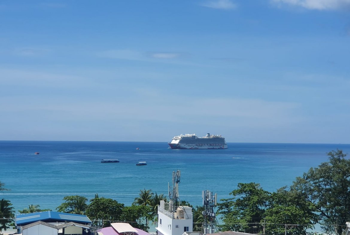 Luxury Sea View condominium in the heart of Patong
