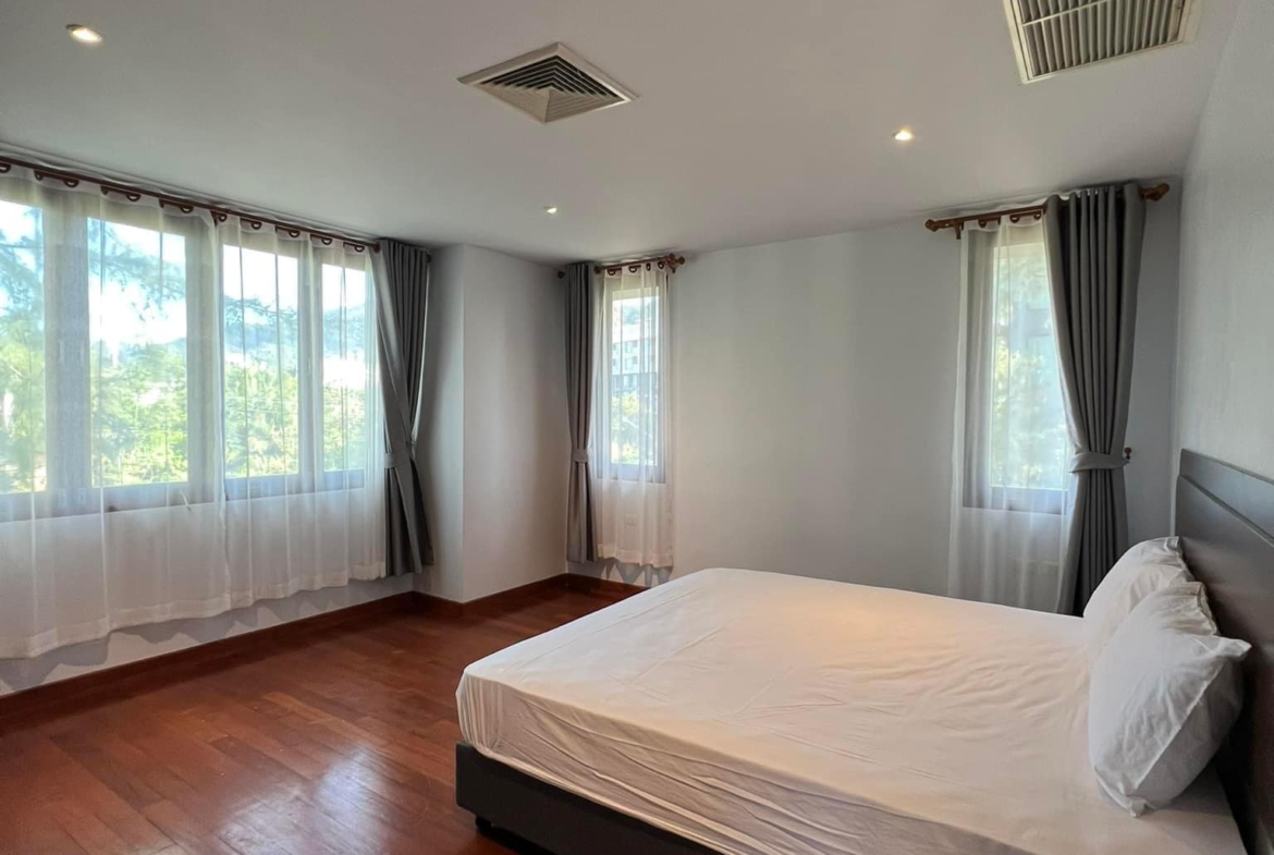 Spacious 2 bedroom Condo in Surin for Rent!!