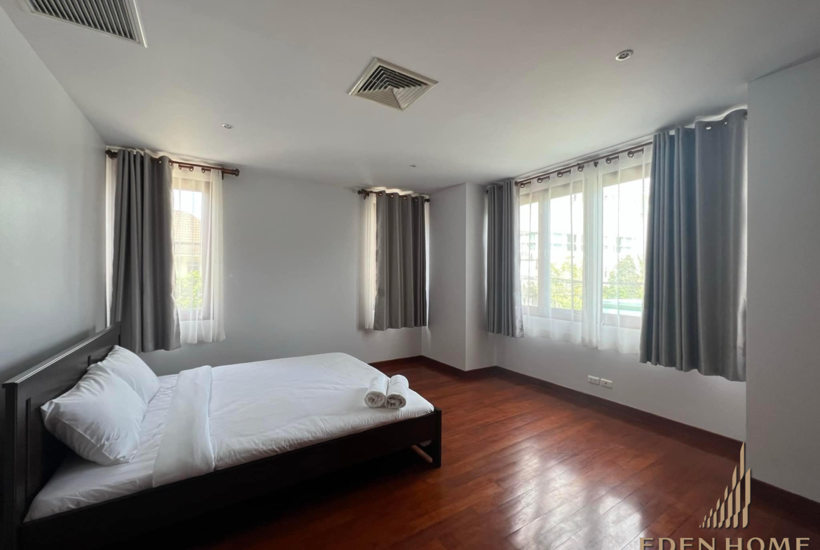 Spacious 2 bedroom Condo in Surin for Rent!!